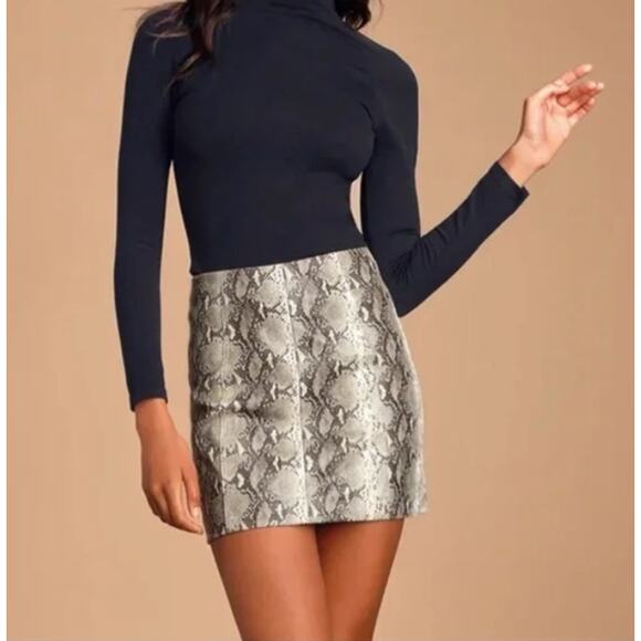 L'Agence Snake Skin Pythons Print Pencil Skirt High Rise Brown Womens Size 2 NWT - Picture 1 of 5